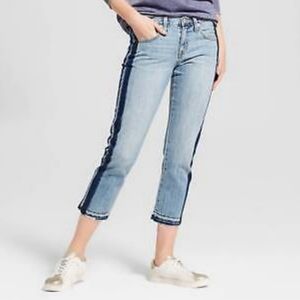 Medium denim wash mid-rise boyfriend crop jeans